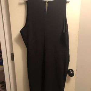 Black sleeveless dress with pockets